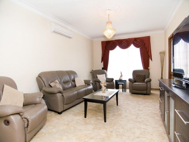 6 Capri Court, Reservoir VIC 3073