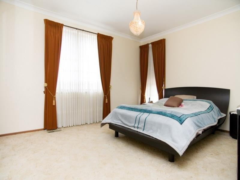 6 Capri Court, Reservoir VIC 3073