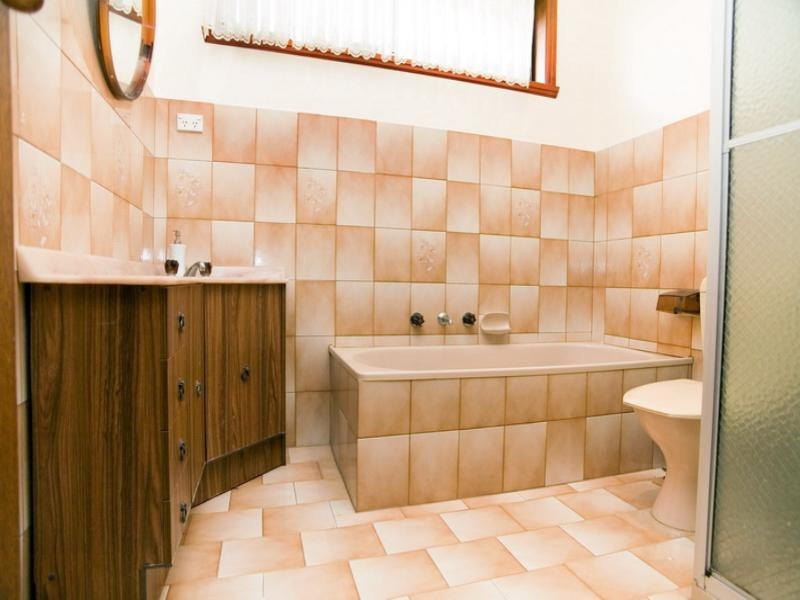 6 Capri Court, Reservoir VIC 3073