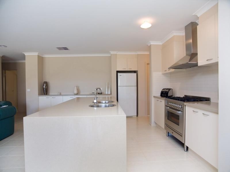 27 Woodridge Crescent, Doreen VIC 3754