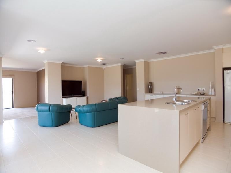 27 Woodridge Crescent, Doreen VIC 3754