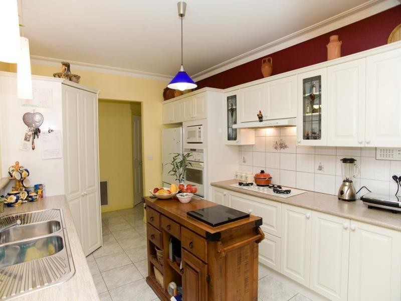 2 Silverthorn Court, Mill Park VIC 3082