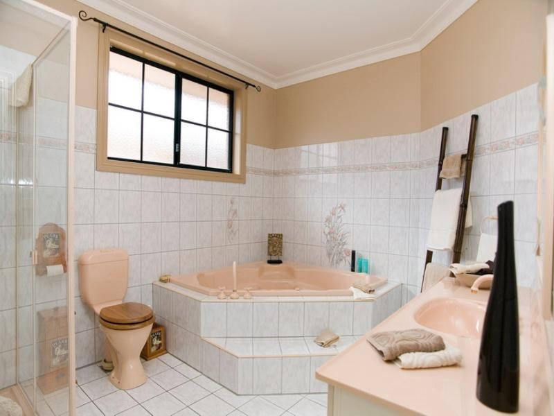 2 Silverthorn Court, Mill Park VIC 3082