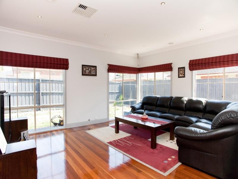 5 Featherpark Terrace, South Morang VIC 3752