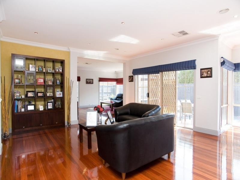 5 Featherpark Terrace, South Morang VIC 3752