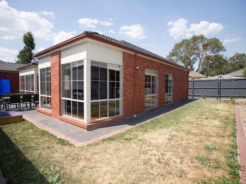 5 Featherpark Terrace, South Morang VIC 3752