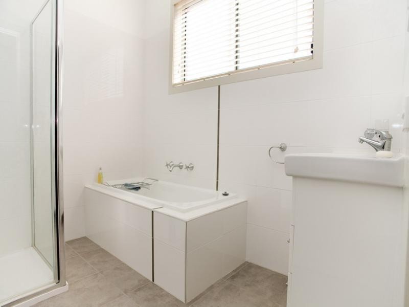 4 Alhambra Drive, Epping VIC 3076