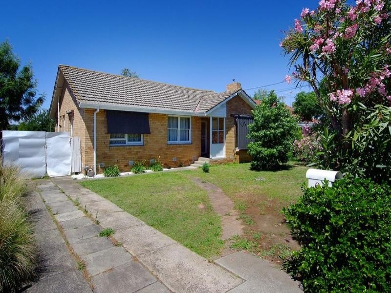 16 Charlton Crescent, Reservoir VIC 3073