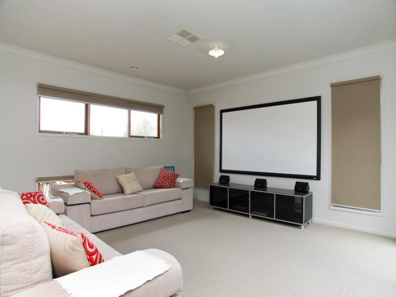 8 Creeds Farm Lane, Epping VIC 3076