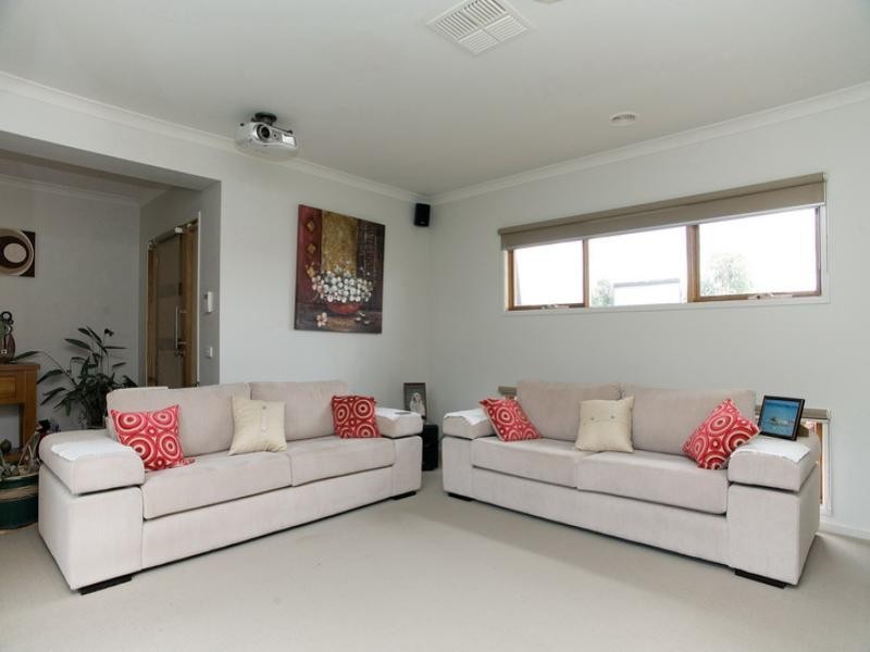 8 Creeds Farm Lane, Epping VIC 3076