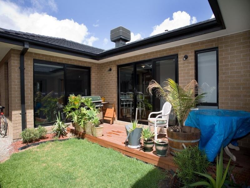 8 Creeds Farm Lane, Epping VIC 3076