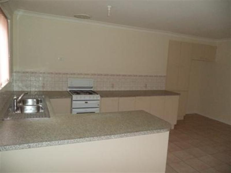 1/14 Teneriffe Close, Epping VIC 3076