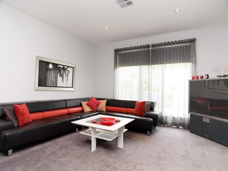 25 Thornholm Road, South Morang VIC 3752