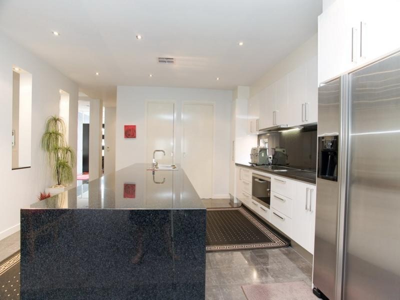 25 Thornholm Road, South Morang VIC 3752