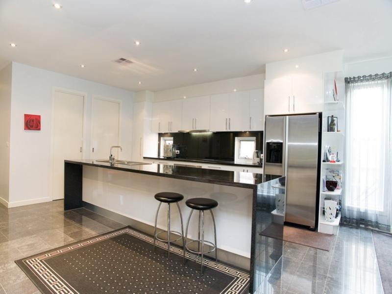 25 Thornholm Road, South Morang VIC 3752