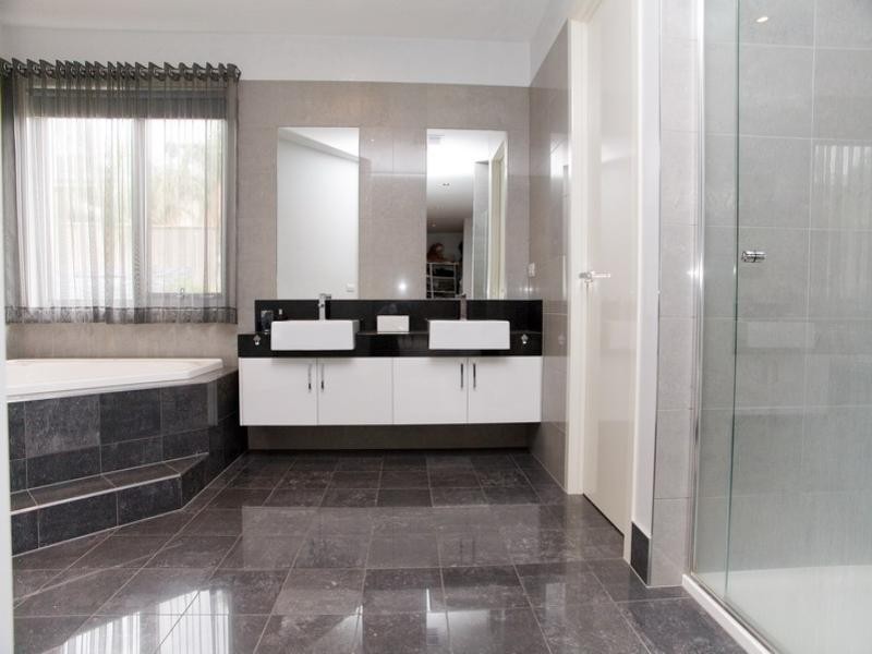 25 Thornholm Road, South Morang VIC 3752