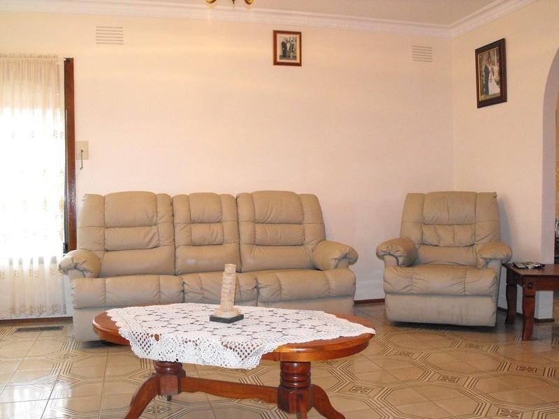 21 Stonehaven Drive, Thomastown VIC 3074