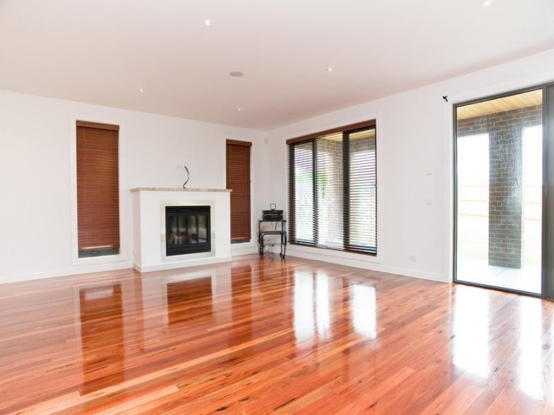 38 Tara Valley Crescent, Doreen VIC 3754