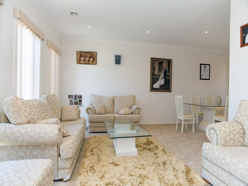 4 Flame Crescent, South Morang VIC 3752