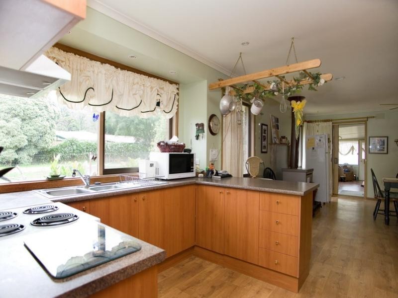 9 Silvercreek Road, Flowerdale VIC 3658