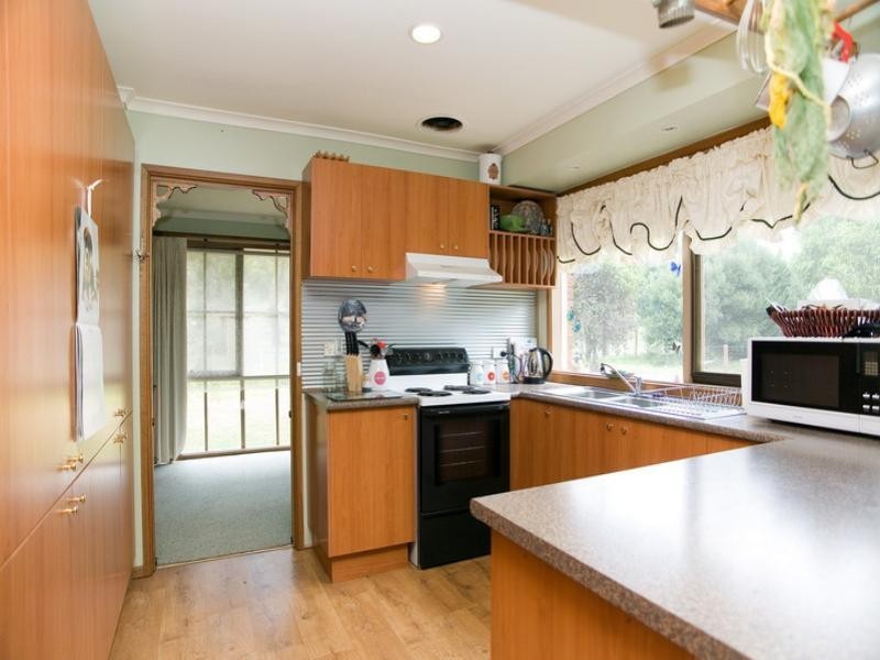 9 Silvercreek Road, Flowerdale VIC 3658