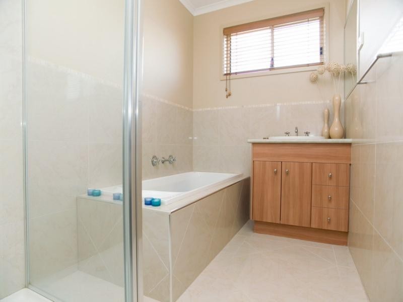 9A Lazar Grove, South Morang VIC 3752