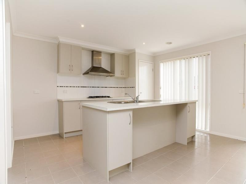 13 Shaftesbury Drive, Epping VIC 3076