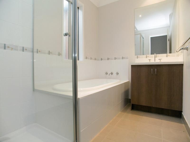 13 Shaftesbury Drive, Epping VIC 3076