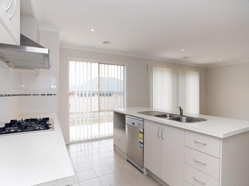 13 Shaftesbury Drive, Epping VIC 3076