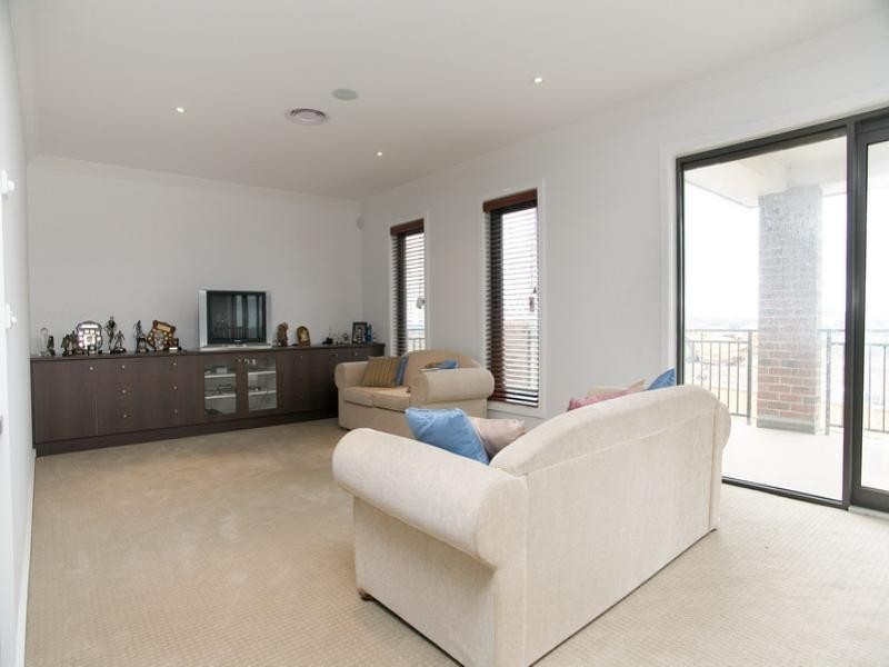 38 Tara Valley Crescent, Doreen VIC 3754