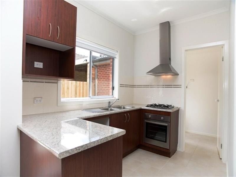 2/5 Aberdeen Street, Reservoir VIC 3073