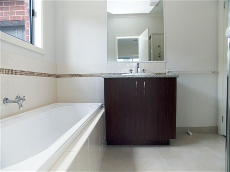 2/5 Aberdeen Street, Reservoir VIC 3073