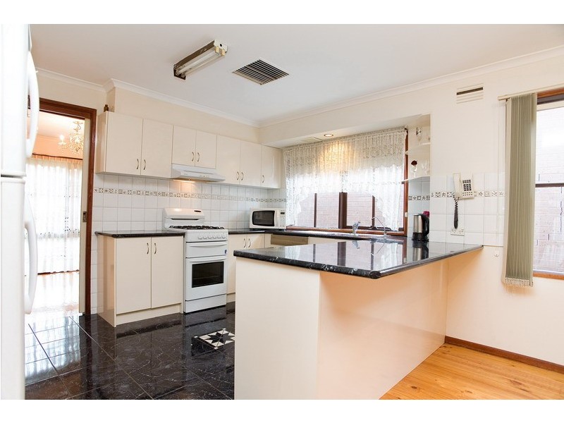 2 Sherwood Drive, Thomastown VIC 3074