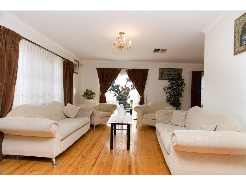 2 Sherwood Drive, Thomastown VIC 3074