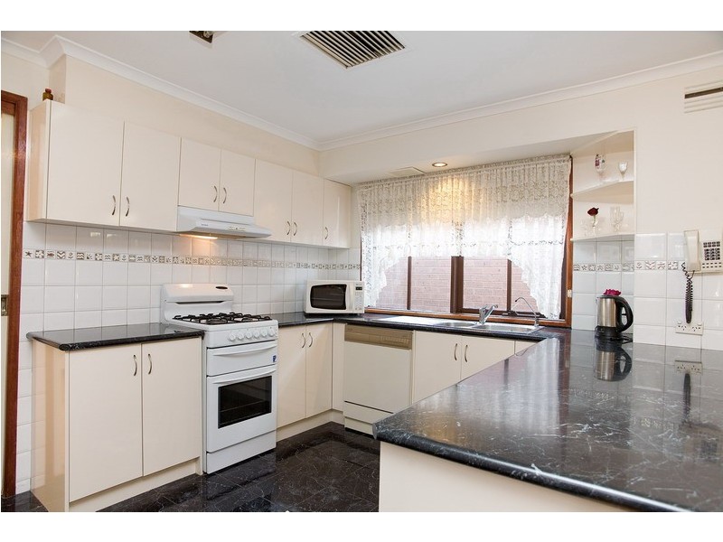 2 Sherwood Drive, Thomastown VIC 3074