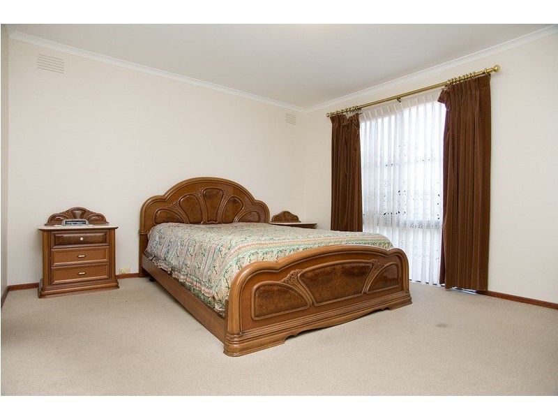 2 Sherwood Drive, Thomastown VIC 3074