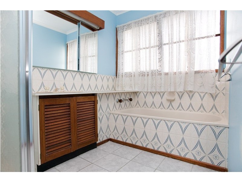 2 Sherwood Drive, Thomastown VIC 3074