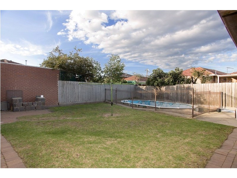 2 Sherwood Drive, Thomastown VIC 3074