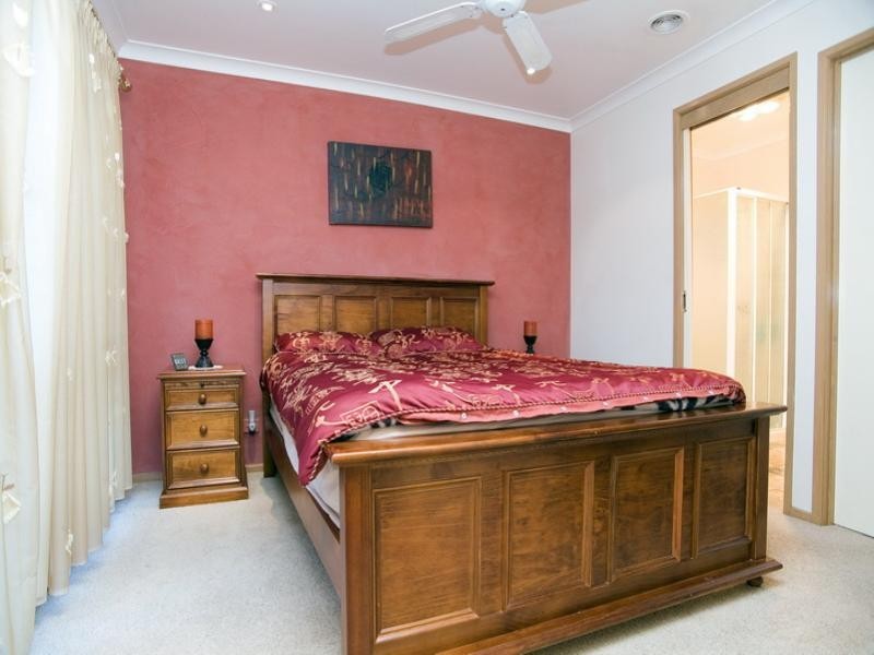 25 Bowman Drive, Mill Park VIC 3082