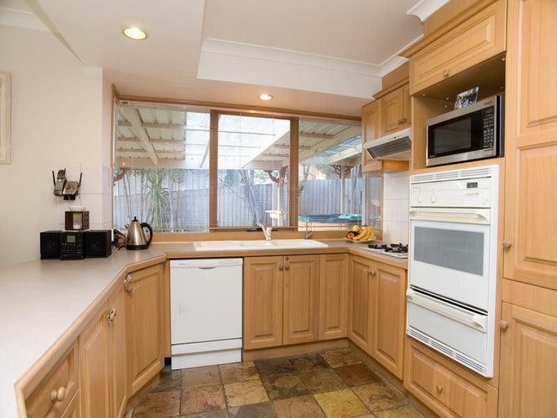 25 Bowman Drive, Mill Park VIC 3082