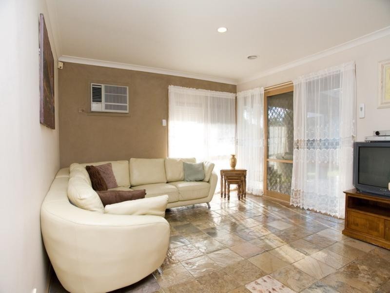 25 Bowman Drive, Mill Park VIC 3082