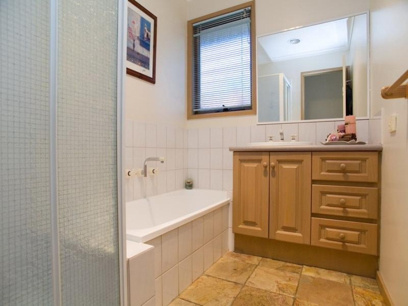 25 Bowman Drive, Mill Park VIC 3082