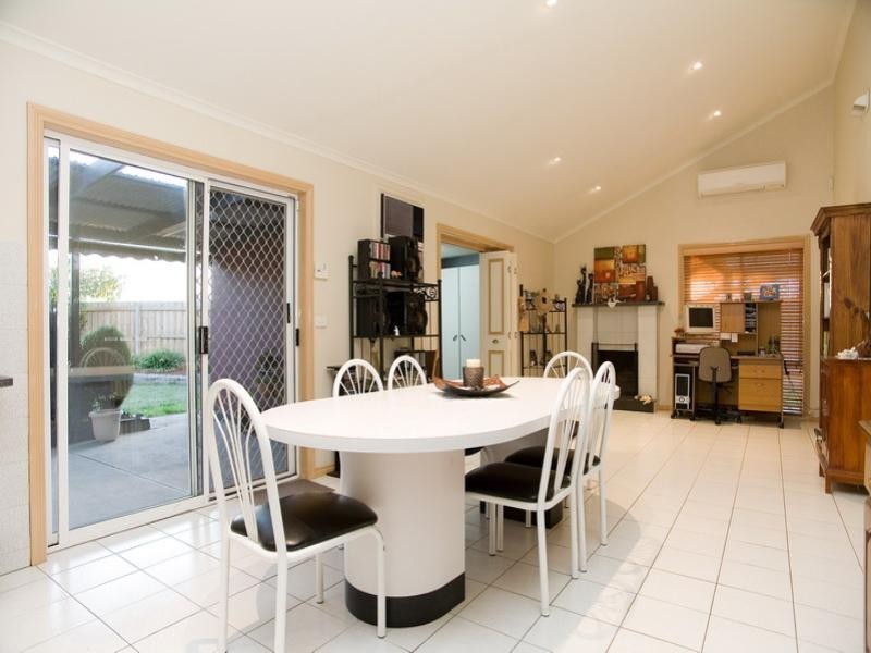 8 Eynon Court, Mill Park VIC 3082