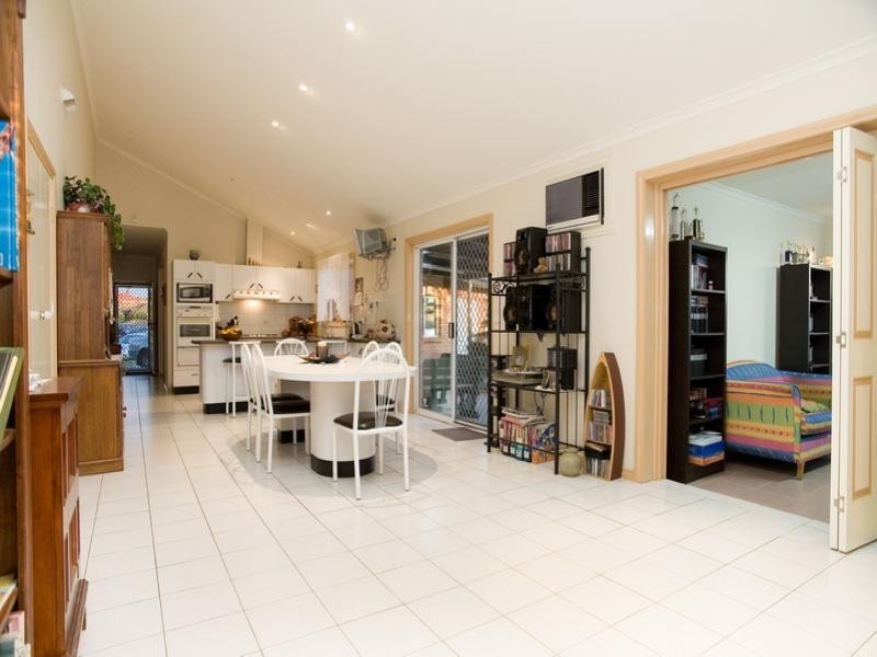 8 Eynon Court, Mill Park VIC 3082