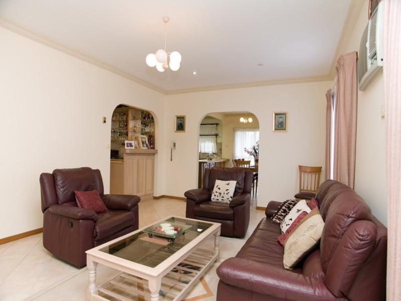 25 Coonawarra Drive, Thomastown VIC 3074