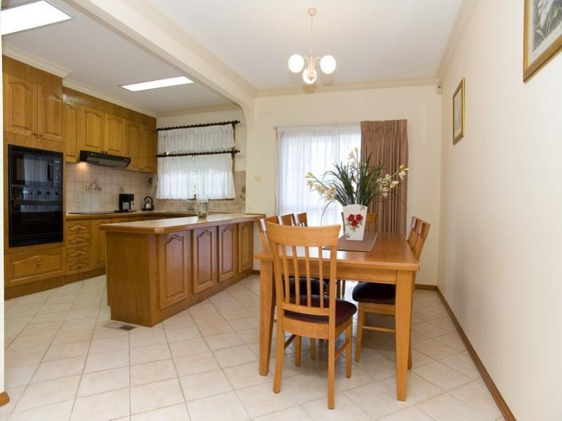 25 Coonawarra Drive, Thomastown VIC 3074