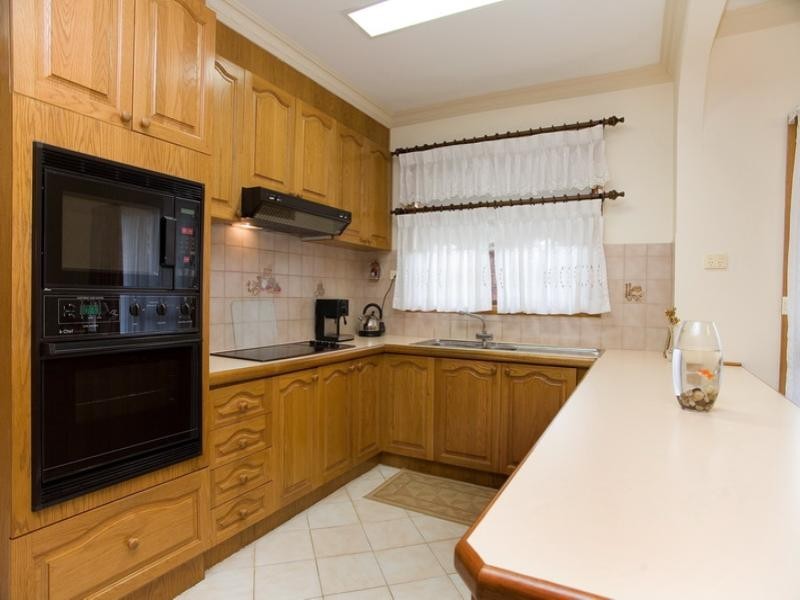 25 Coonawarra Drive, Thomastown VIC 3074