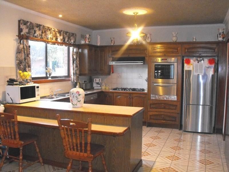 13 Sherwood Drive, Thomastown VIC 3074