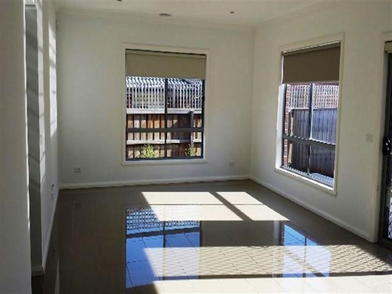 12 Runecrest Terrace, Epping VIC 3076