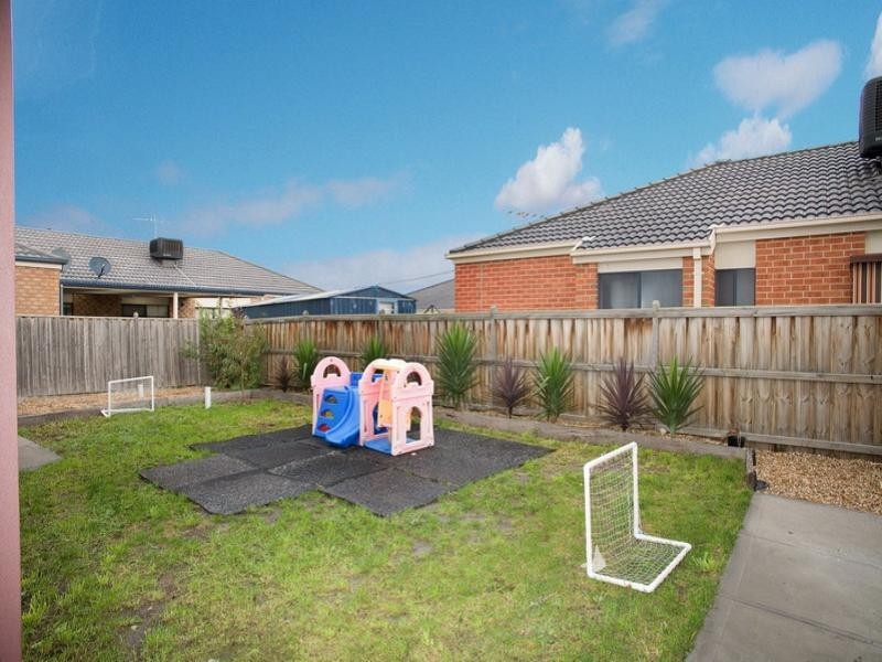 15 Charteris Grove, Epping VIC 3076
